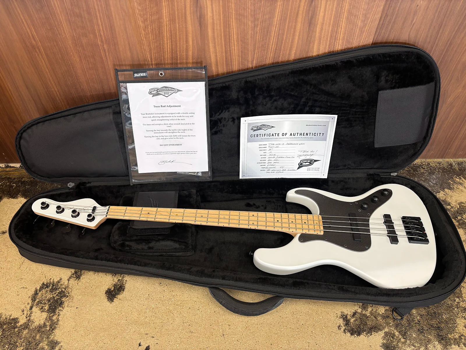 Brubaker JXB USA 4 Performance Series bass with BOB technology 2025 - Casablanca white